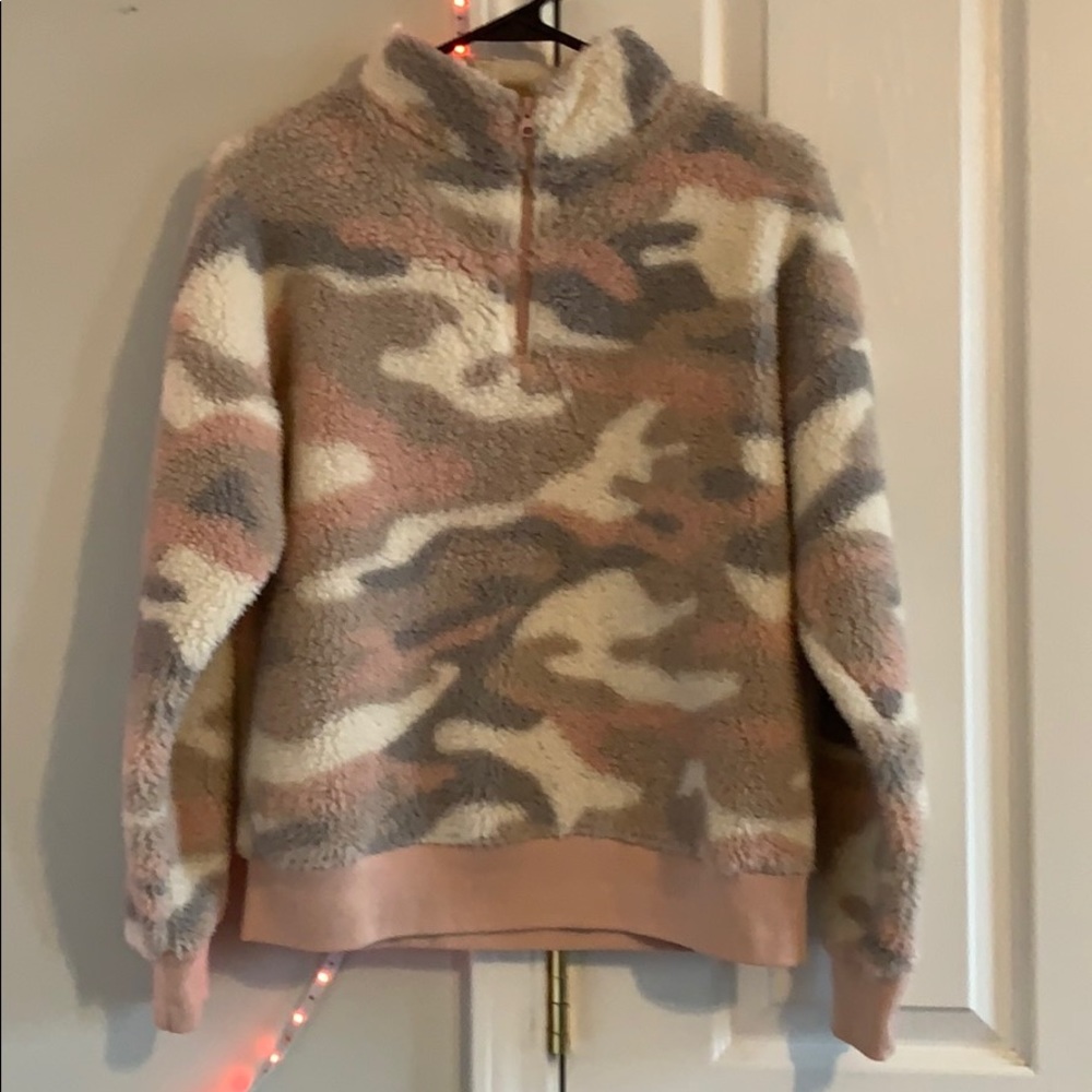 😍Sherpa pink camo cropped zip up 😍